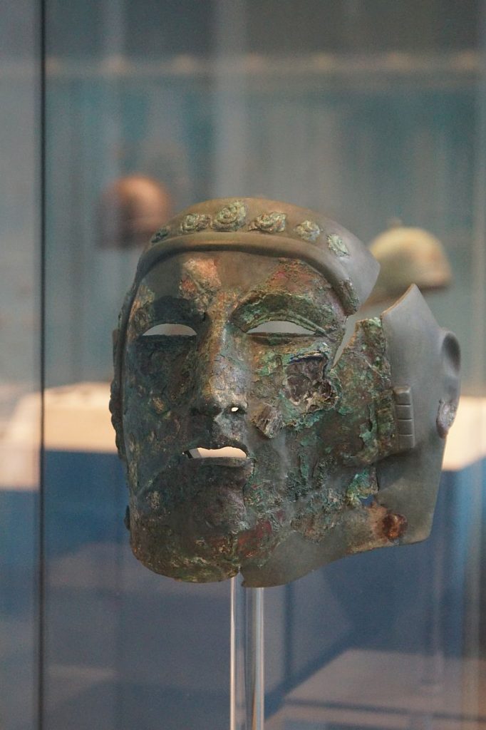 Gesichtsmaske eines Reiterhelms aus der Mitte des 2. Jahrhunderts - LVR-LandesMuseum Bonn