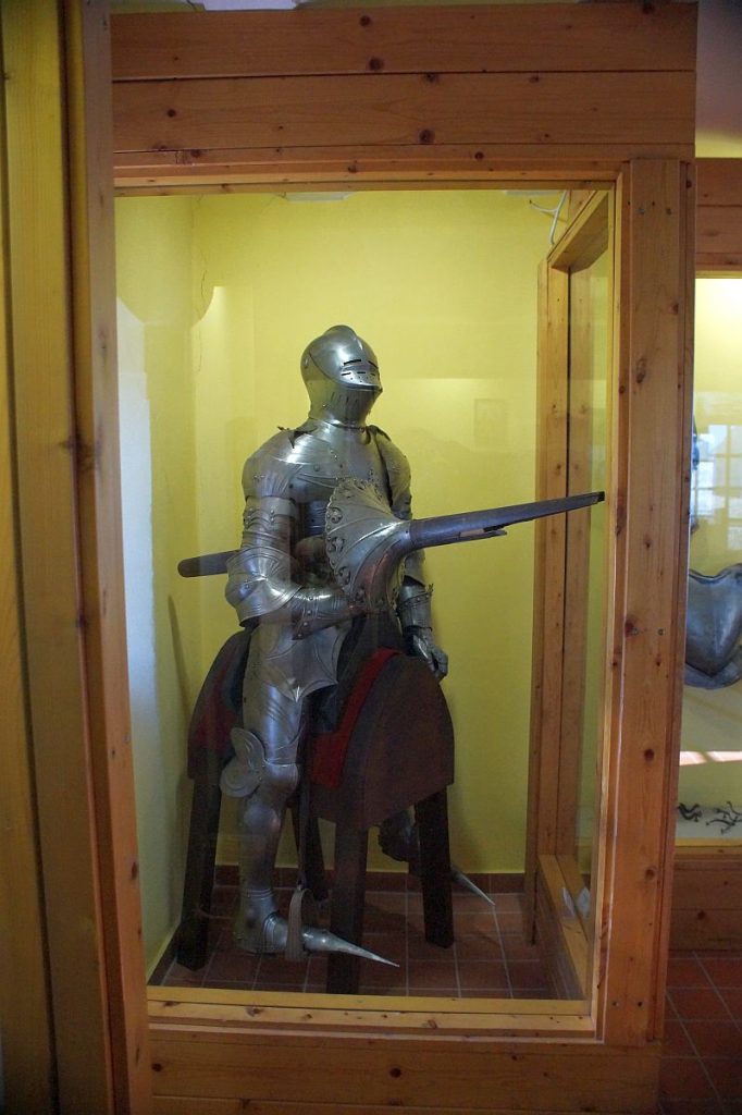 Ritterrüstung-Museum-Schloss-Burg - Kultur - Geschichte(n) - Digital