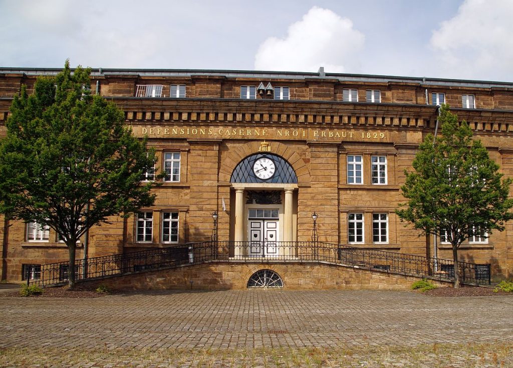 Front der preußischen Defensionskaserne auf dem Mindener Simeonsplatz - heute LWL-Preußenmuseum Minden - Preußen in Westfalen