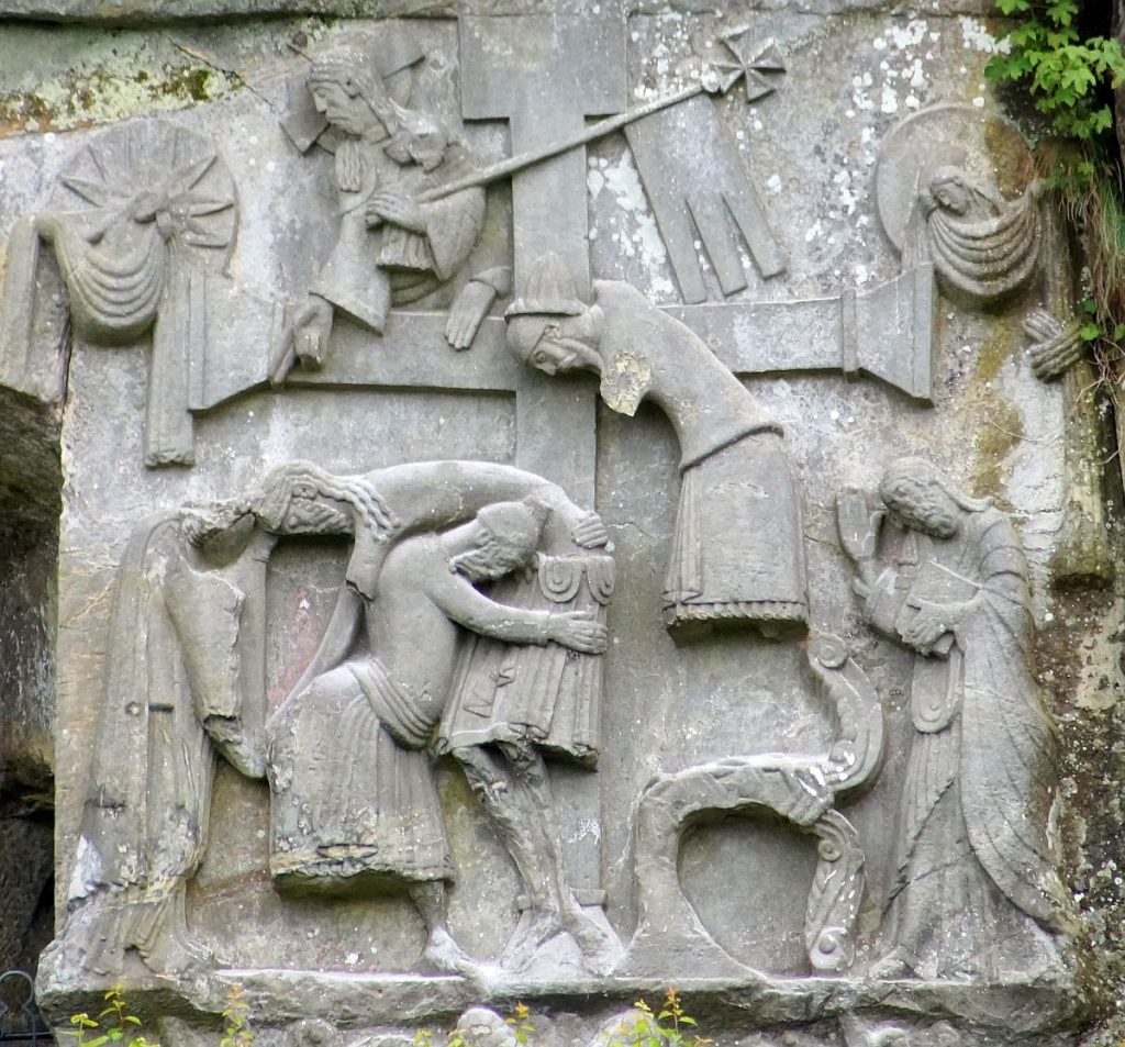 Relief an der Kapelle in den Externsteinen