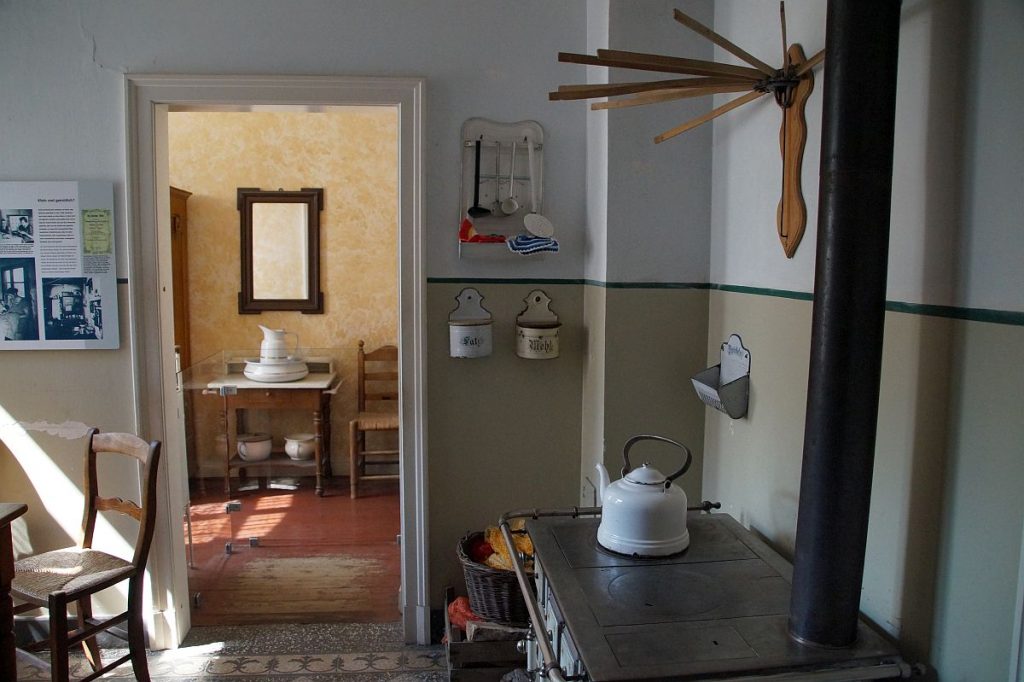 Küche in einem Arbeiterhaus im LWL-Industriemuseum TextilWerk Bocholt - Leben in preußischer Zeit